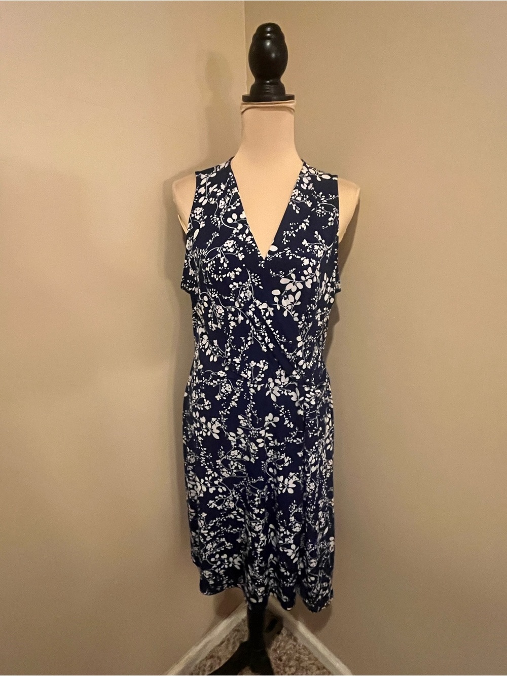 Navy Blue Floral V-Neck Sleeveless Dress